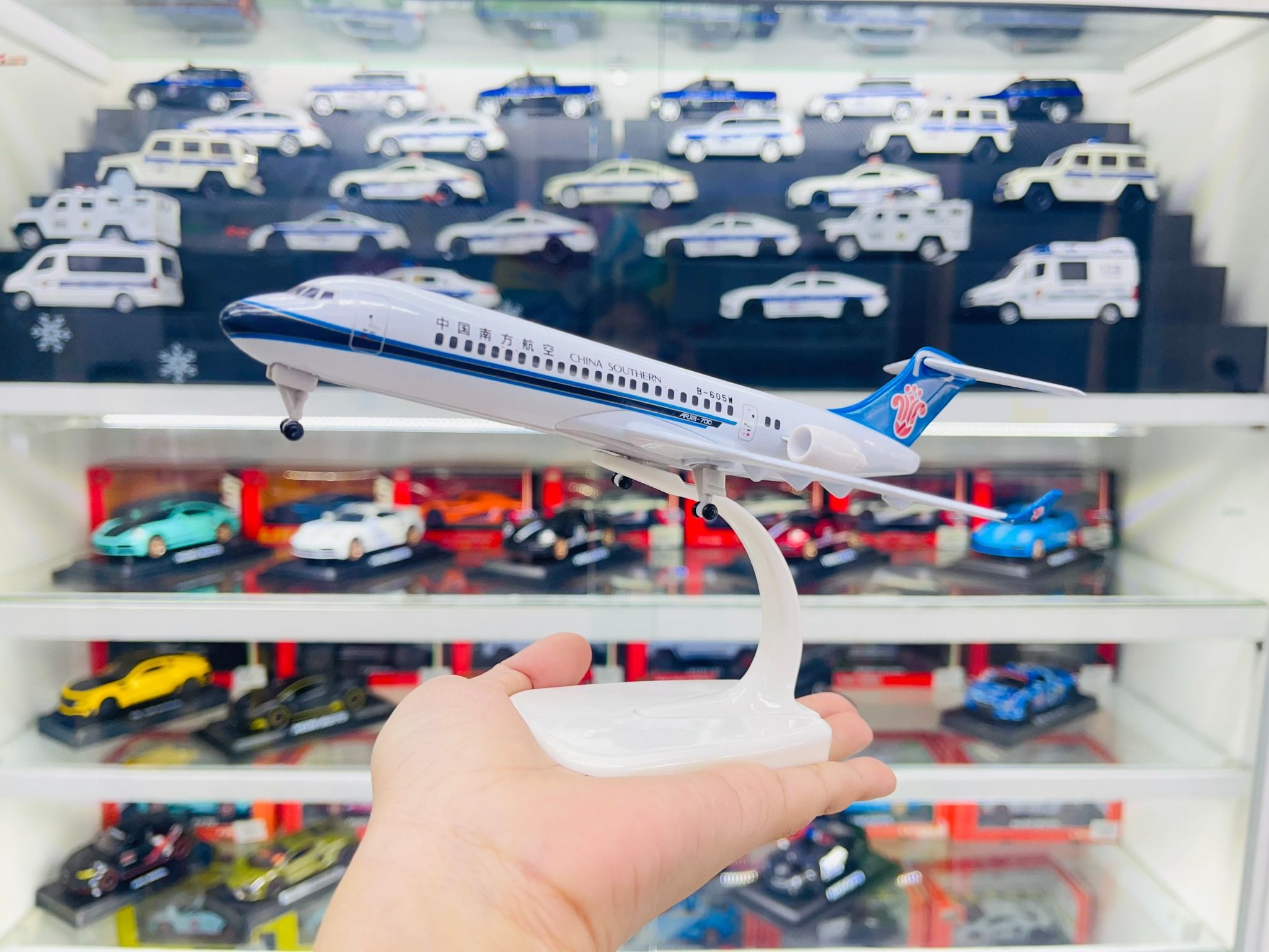  Mô hình máy bay China Southern ARJ21 có bánh xe 20cm MB20064 