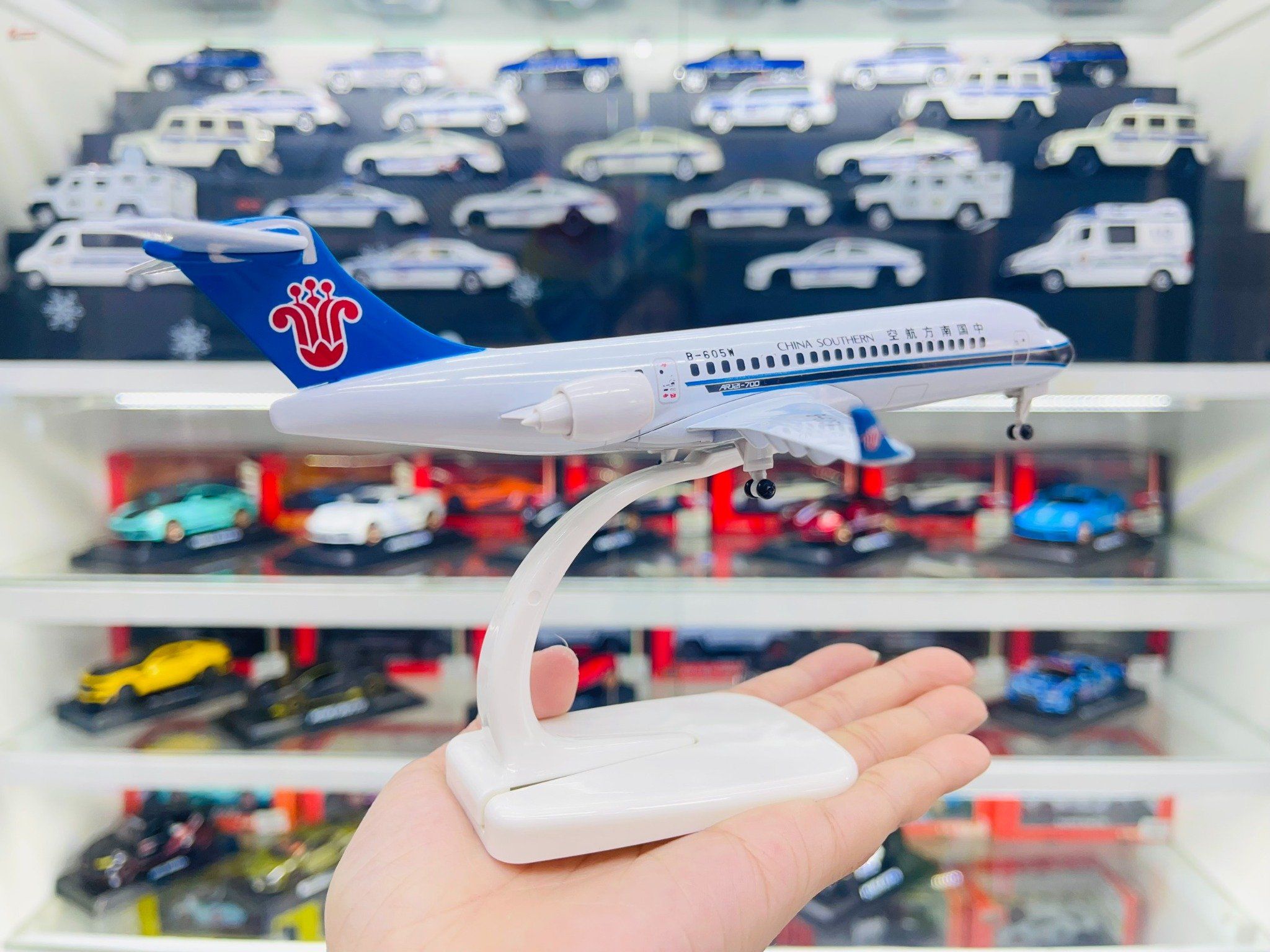  Mô hình máy bay China Southern ARJ21 có bánh xe 20cm MB20064 