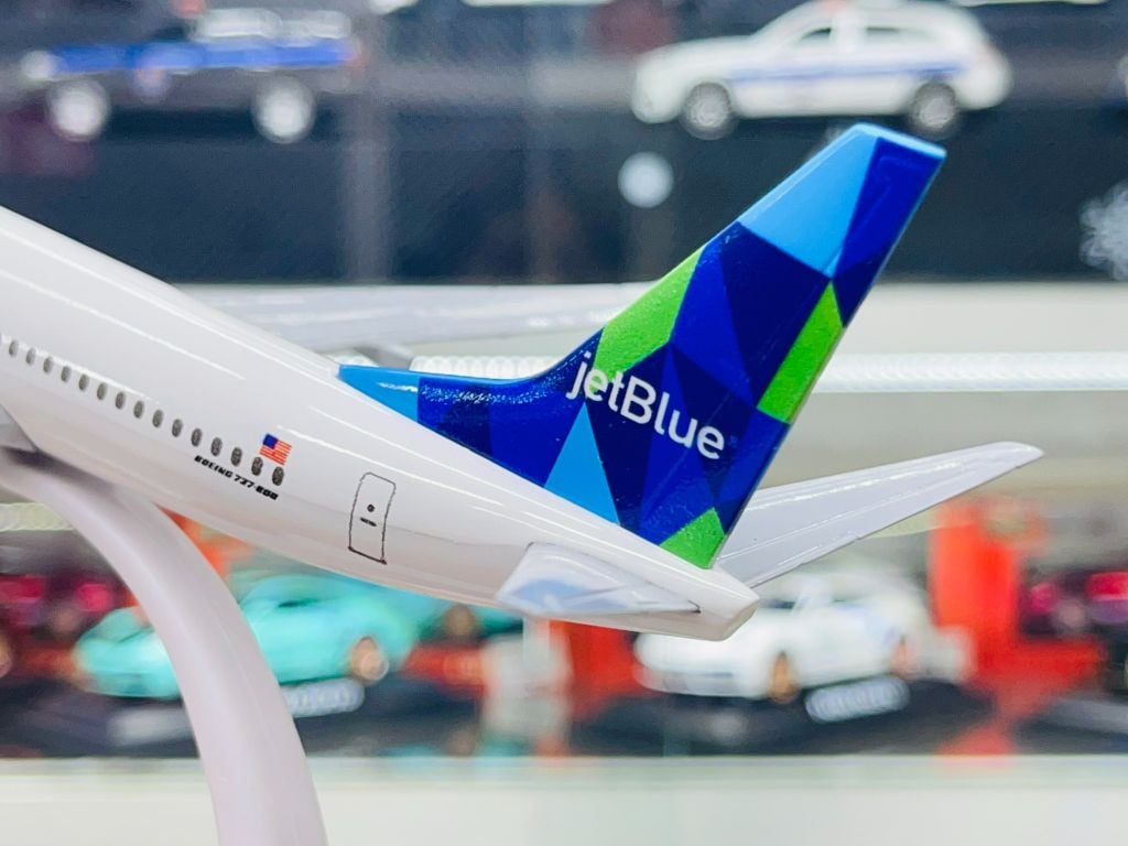 Mô hình máy bay JetBlue Airways Boeing B737 có bánh xe 20cm MB20068