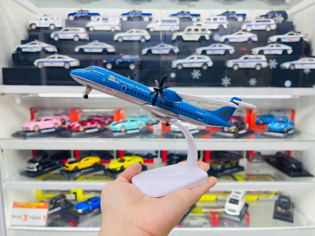 Mô hình máy bay cánh quạt Vietnam Airlines ATR 20cm MB20069