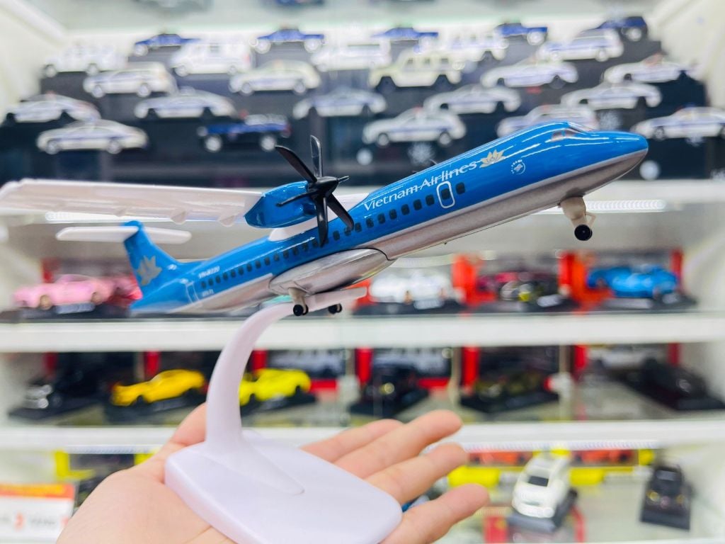 Mô hình máy bay cánh quạt Vietnam Airlines ATR 20cm MB20069