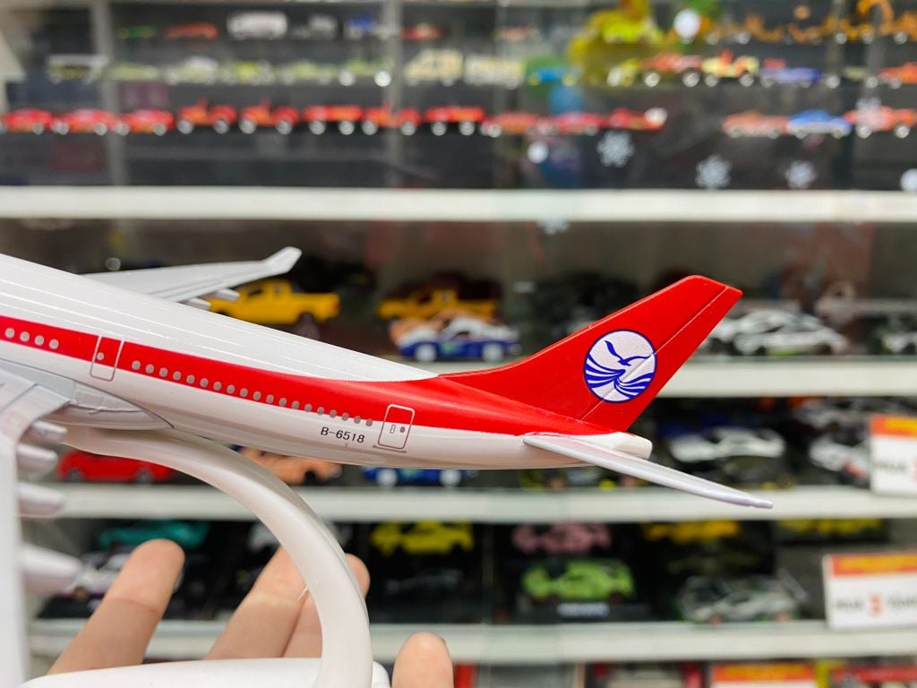 Mô hình máy bay Hãng Hàng Không Tứ Xuyên Airbus Sichuan A330 có bánh xe 20cm MB20073
