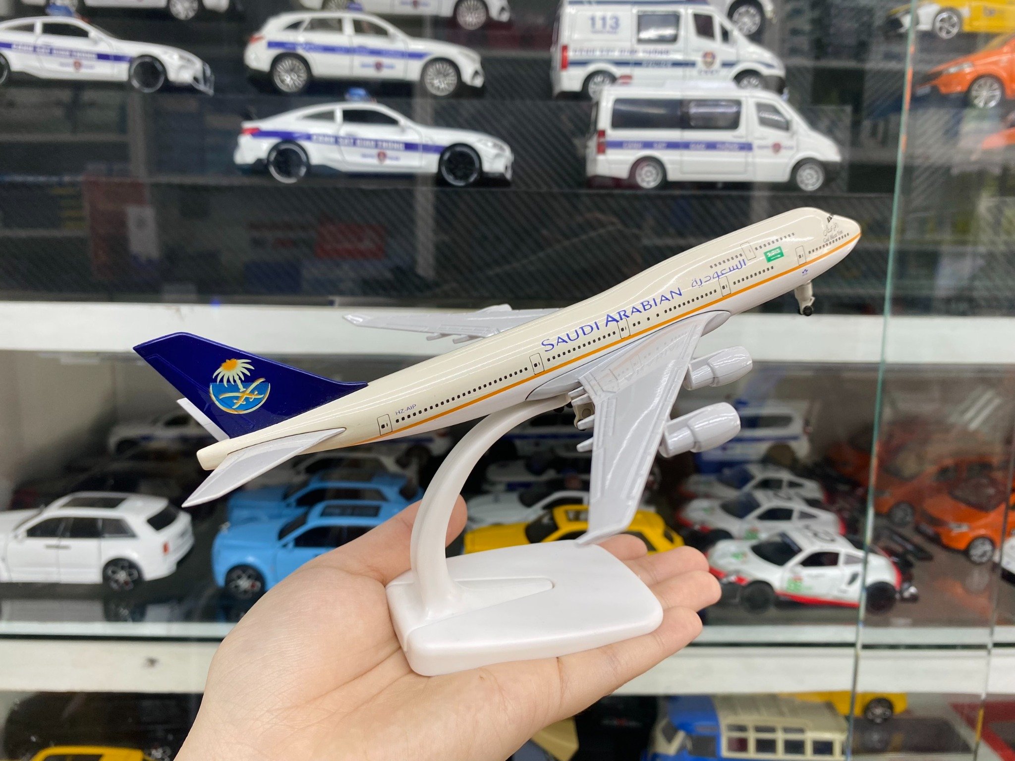  Mô hình máy bay Saudi Arabia Airlines Boeing B747 kích thước 20cm MB20077 