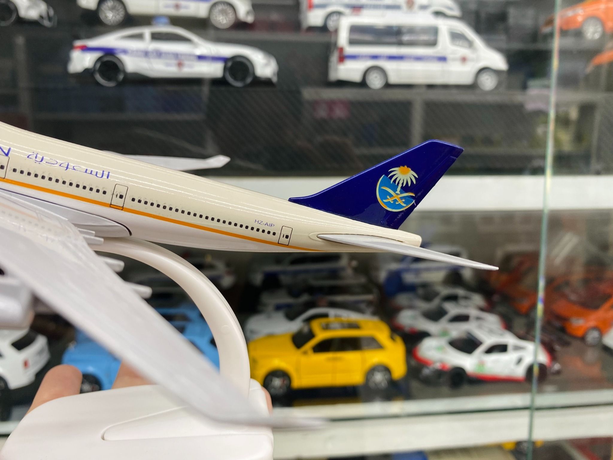  Mô hình máy bay Saudi Arabia Airlines Boeing B747 kích thước 20cm MB20077 
