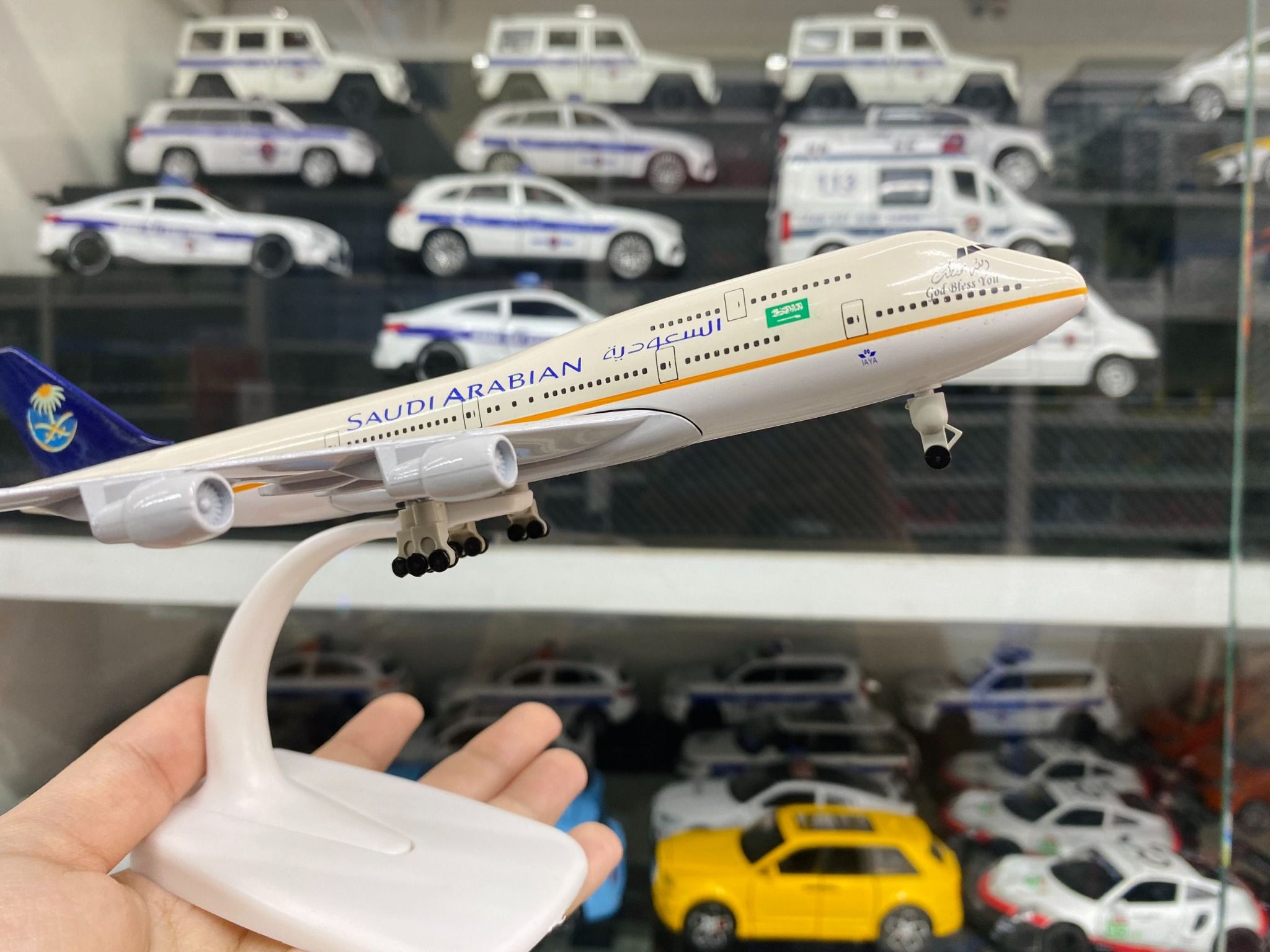  Mô hình máy bay Saudi Arabia Airlines Boeing B747 kích thước 20cm MB20077 