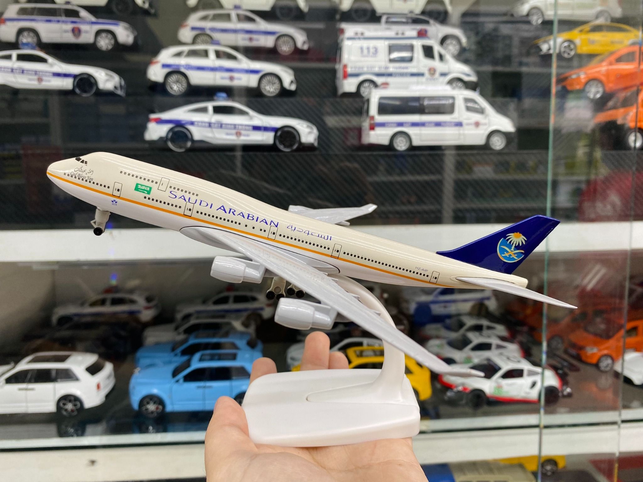  Mô hình máy bay Saudi Arabia Airlines Boeing B747 kích thước 20cm MB20077 
