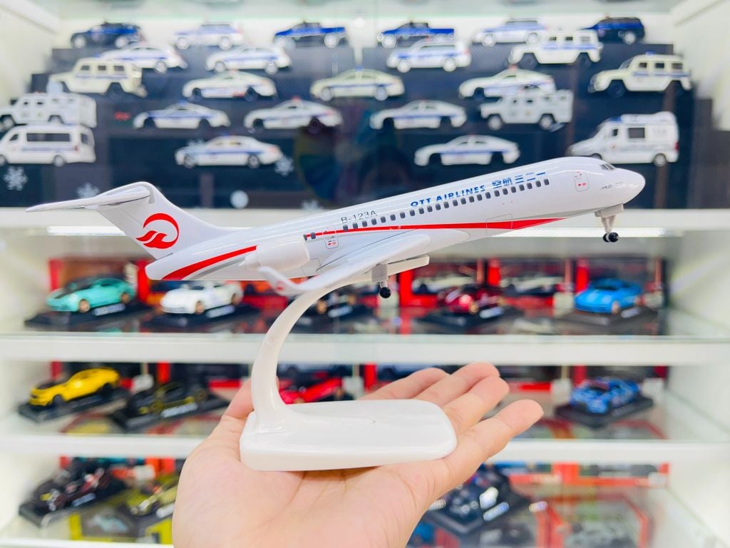 Mô hình máy bay China OTT Airlines ARJ kích thước 20cm MB20080