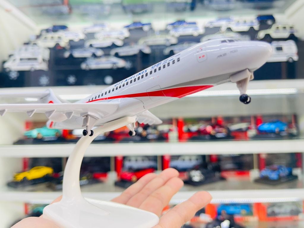 Mô hình máy bay China OTT Airlines ARJ kích thước 20cm MB20080