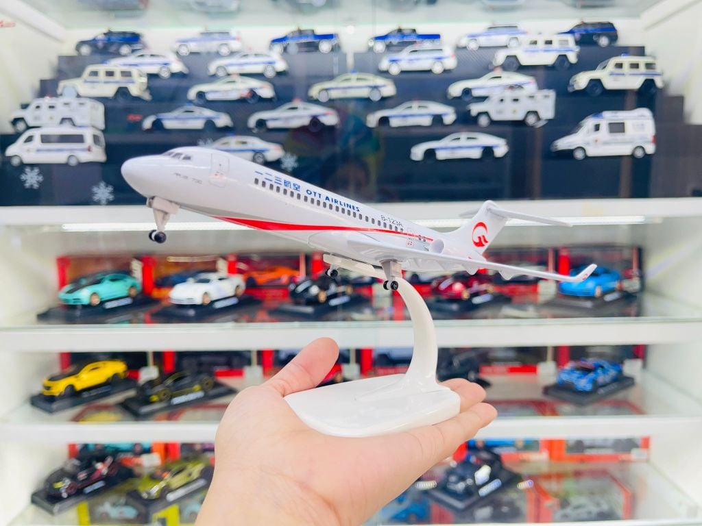 Mô hình máy bay China OTT Airlines ARJ kích thước 20cm MB20080