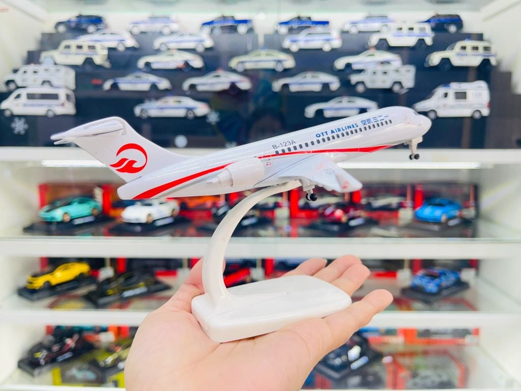 Mô hình máy bay China OTT Airlines ARJ kích thước 20cm MB20080
