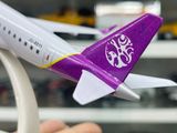  Mô hình máy bay Mông Cổ Hunnu Air Embraer E190 kích thước 20cm MB20081 