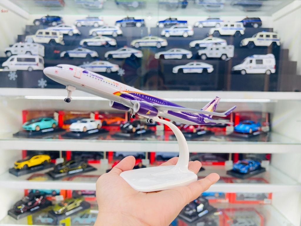 Mô hình máy bay Cambodia Angkor Air Airbus A321 kích thước 20cm MB20082
