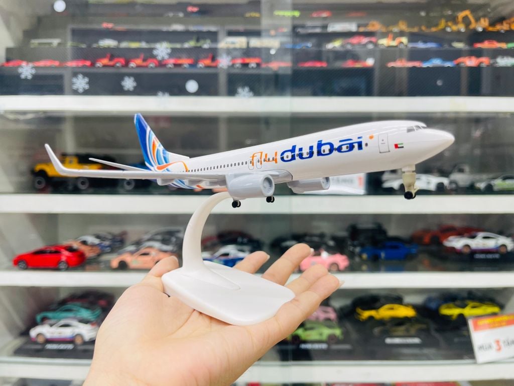 Mô hình máy bay Fly Dubai Airlines Boeing B737 kích thước 20cm MB20083