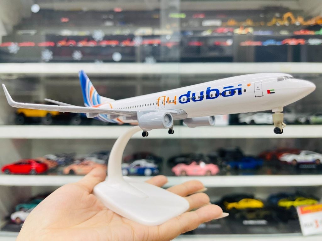 Mô hình máy bay Fly Dubai Airlines Boeing B737 kích thước 20cm MB20083