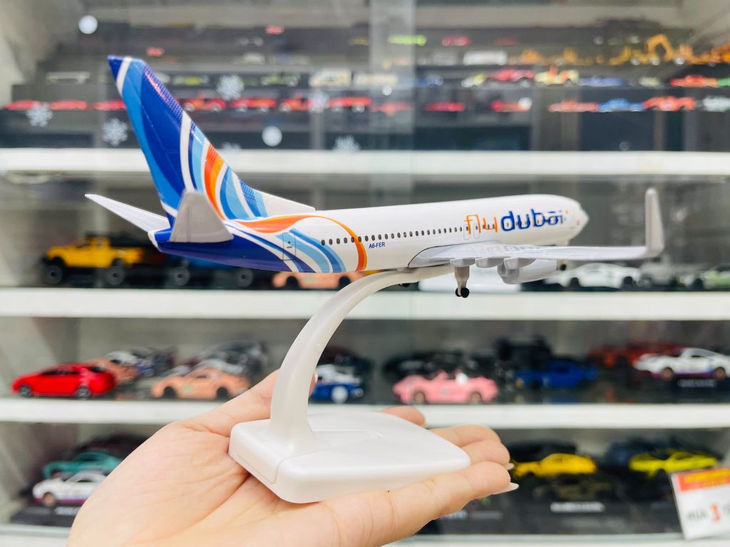 Mô hình máy bay Fly Dubai Airlines Boeing B737 kích thước 20cm MB20083