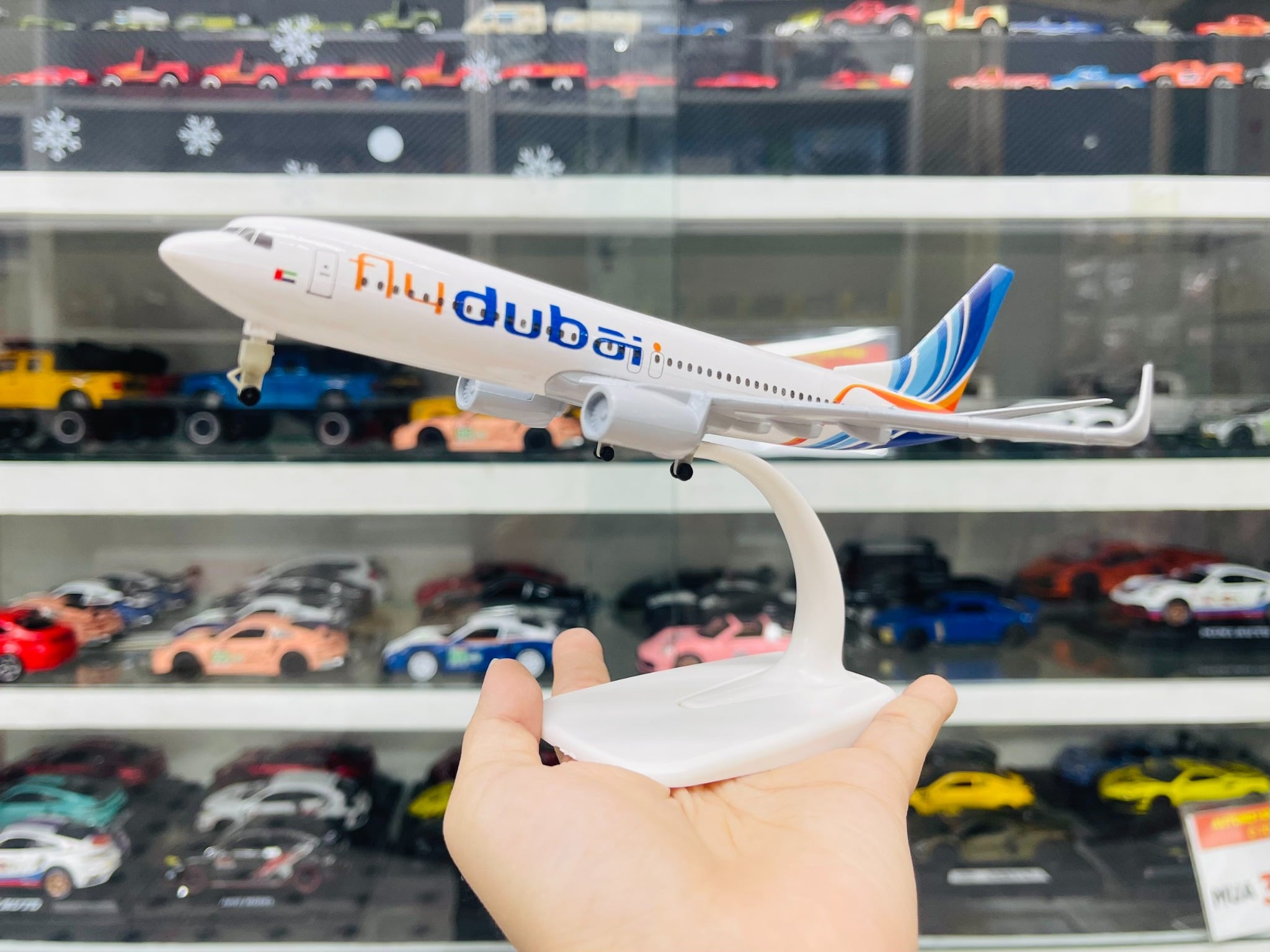  Mô hình máy bay Fly Dubai Airlines dòng B B737 kích thước 20cm MB20083 