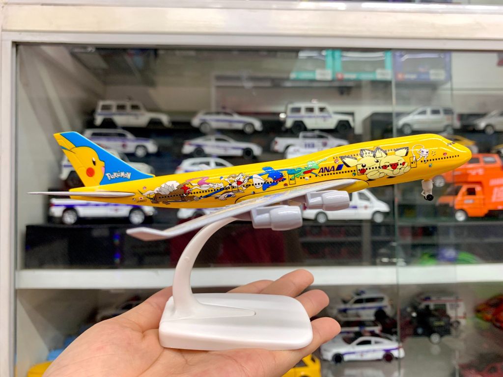 Mô hình máy bay ANA Pikachu Boeing B747 kích thước 20cm MB20092