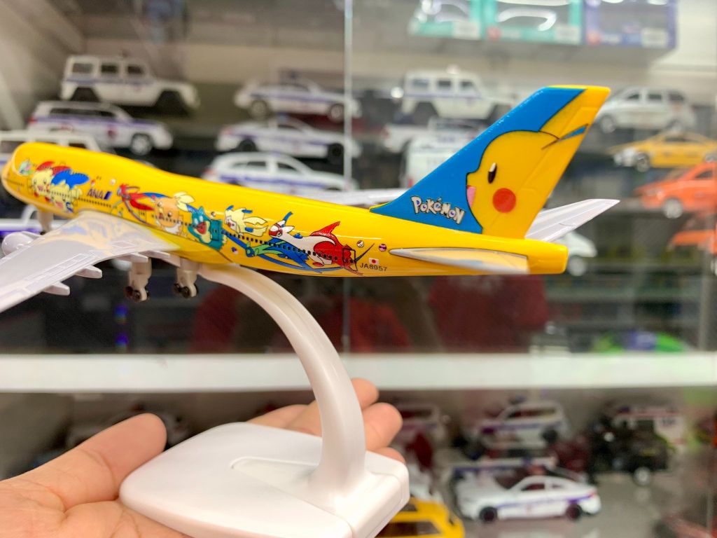 Mô hình máy bay ANA Pikachu Boeing B747 kích thước 20cm MB20092