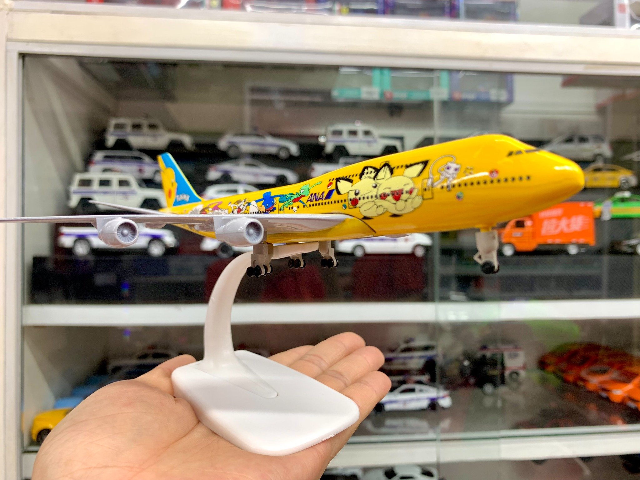  Mô hình máy bay ANA Pikachu Boeing B747 kích thước 20cm MB20092 