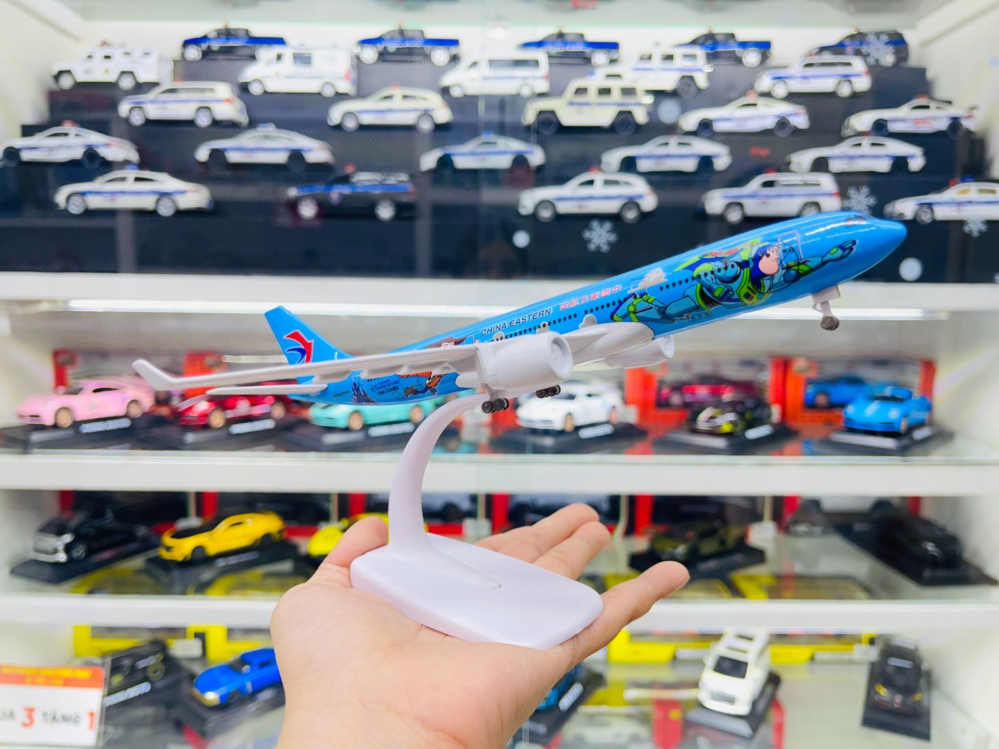  Mô hình máy bay China Eastern Buzz & Woody dòng A A330 kích thước 20cm MB20095 