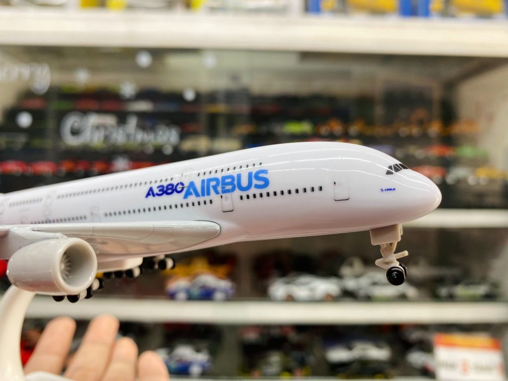 Mô hình máy bay USA Airbus A380 bánh vuông 20cm MB20103