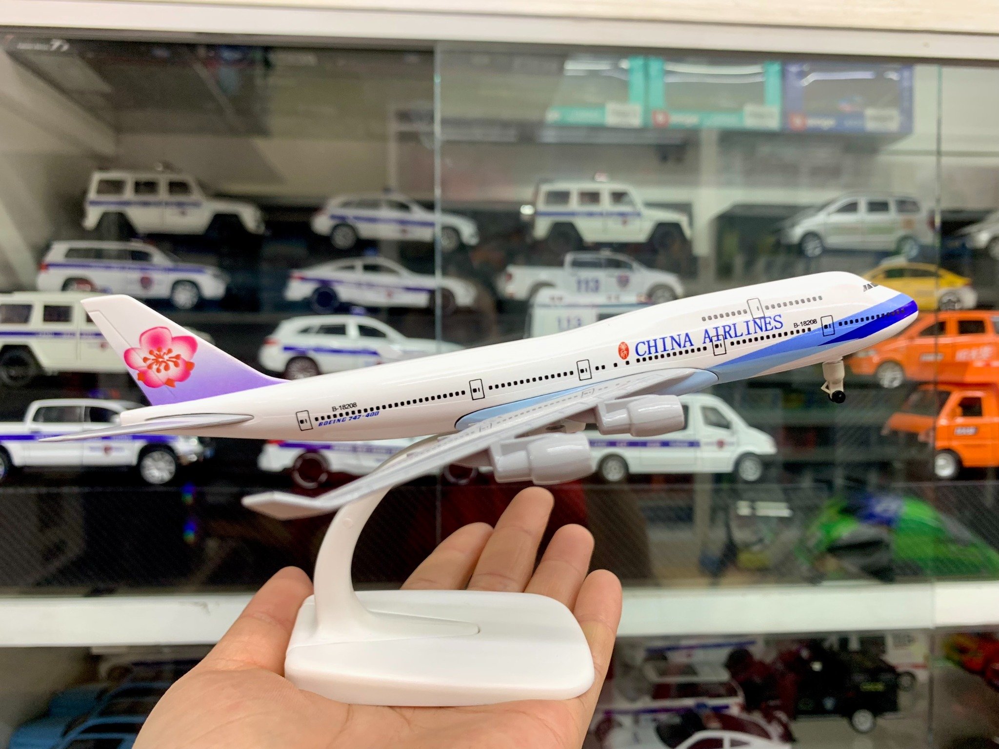  Mô hình máy bay China Airlines Boeing B747-400 có bánh xe kích thước 20cm MB20108 