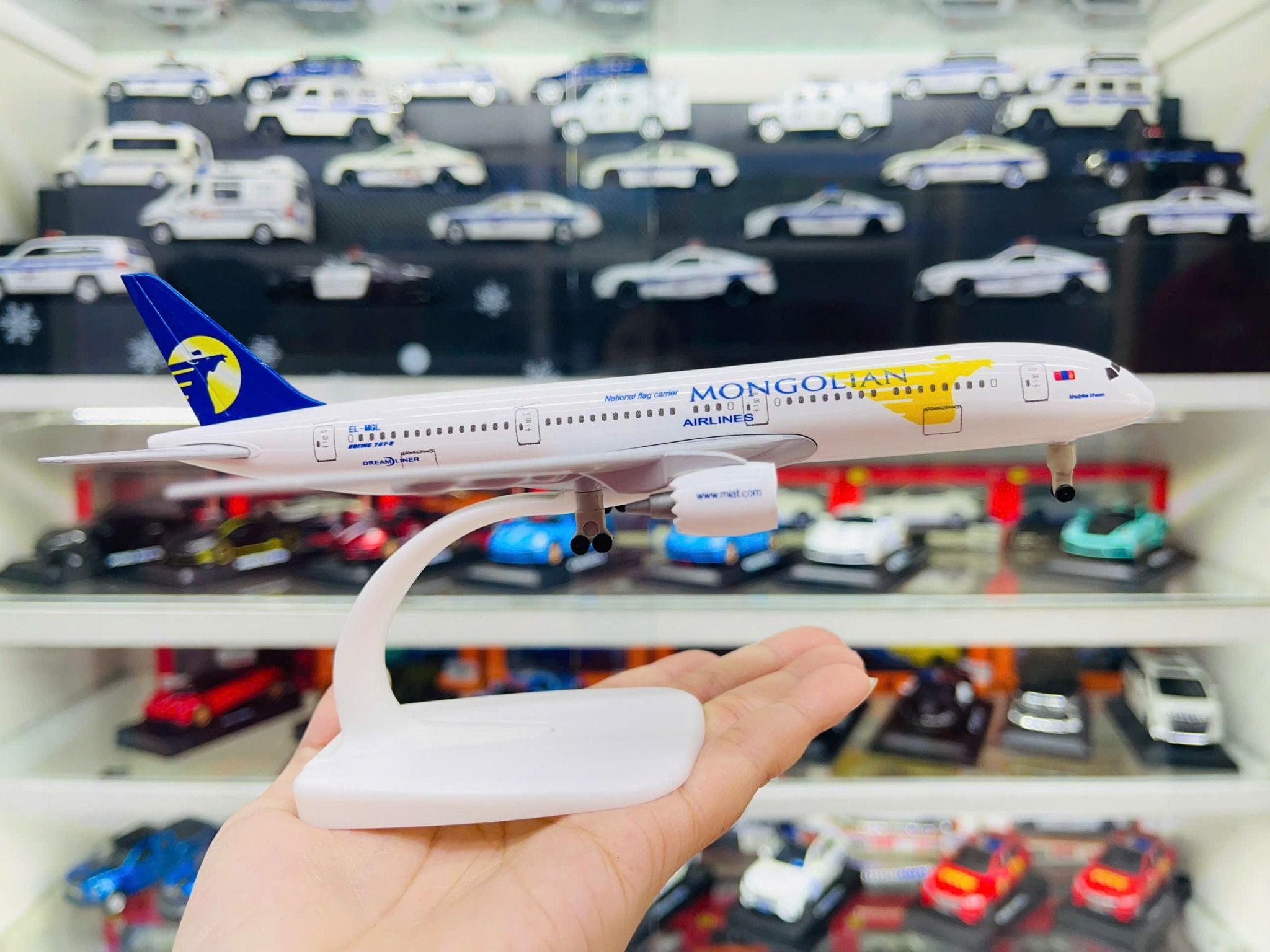  Mô hình máy bay Mông cổ MIAT Mongolian Airlines Boeing B787 có bánh xe 20cm MB20115 