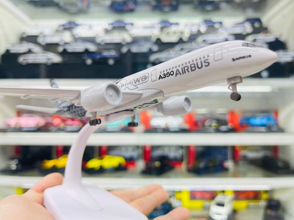 Mô hình máy bay Airlines Airbus A350 XWB có bánh xe 20cm MB20116