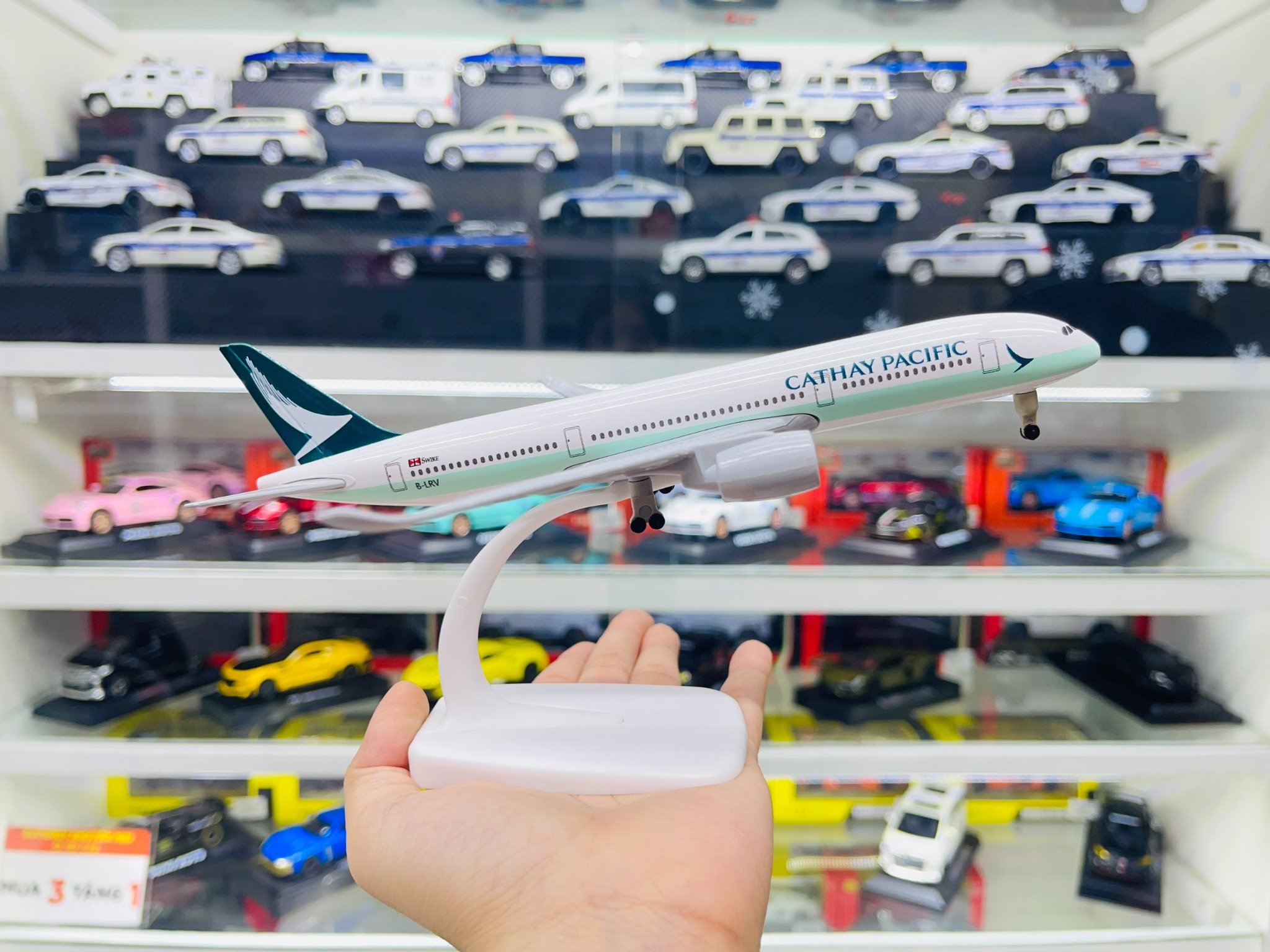  Mô hình máy bay Cathay Pacific Airbus A350 có bánh xe 20cm MB20120 
