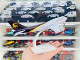  Mô hình máy bay vận chuyển UPS Boeing B747 có bánh xe kích thước 20cm MB20123 