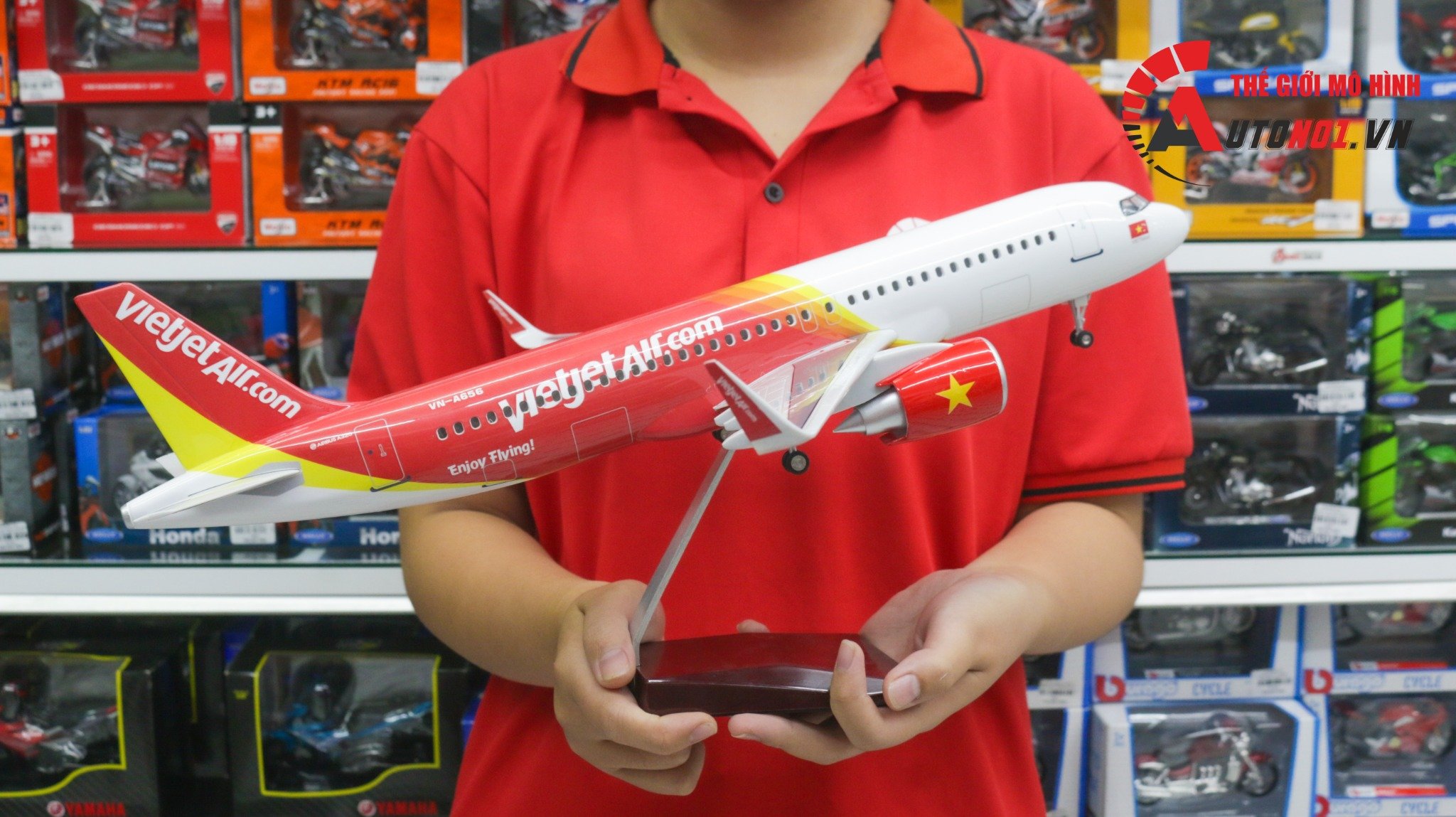  Mô hình máy bay Vietjet Air Airbus A320 47cm 1:130 có đèn led tự động theo tiếng vỗ tay hoặc chạm MB47003 