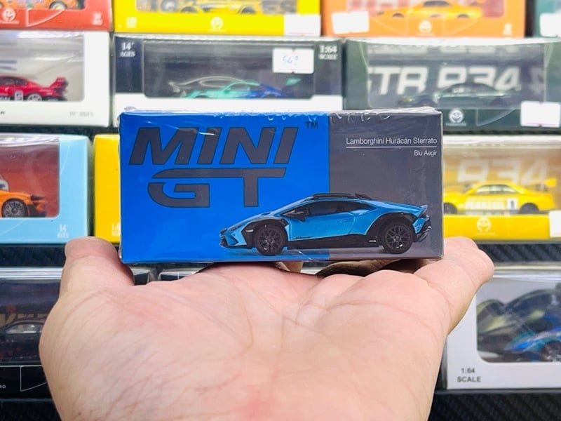  Mô hình xe Lamborghini Huracán Sterrato Blu Aegir tỉ lệ 1:64 MiniGT MGT00807-CH 