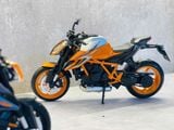  Mô hình xe KTM 1290 Super Duke R có đế tỉ lệ 1:12 CCA MT12006 
