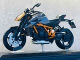  Mô hình xe KTM 1290 Super Duke R có đế tỉ lệ 1:12 CCA MT12006 