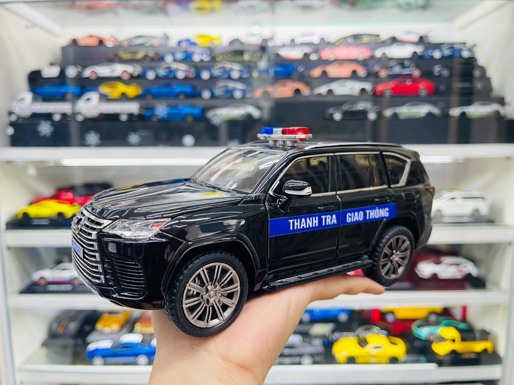  Mô hình xe độ Lx600 CSTT Cảnh sát trật tự full kính - full open 1:24 Chimei Autono1 OT201 