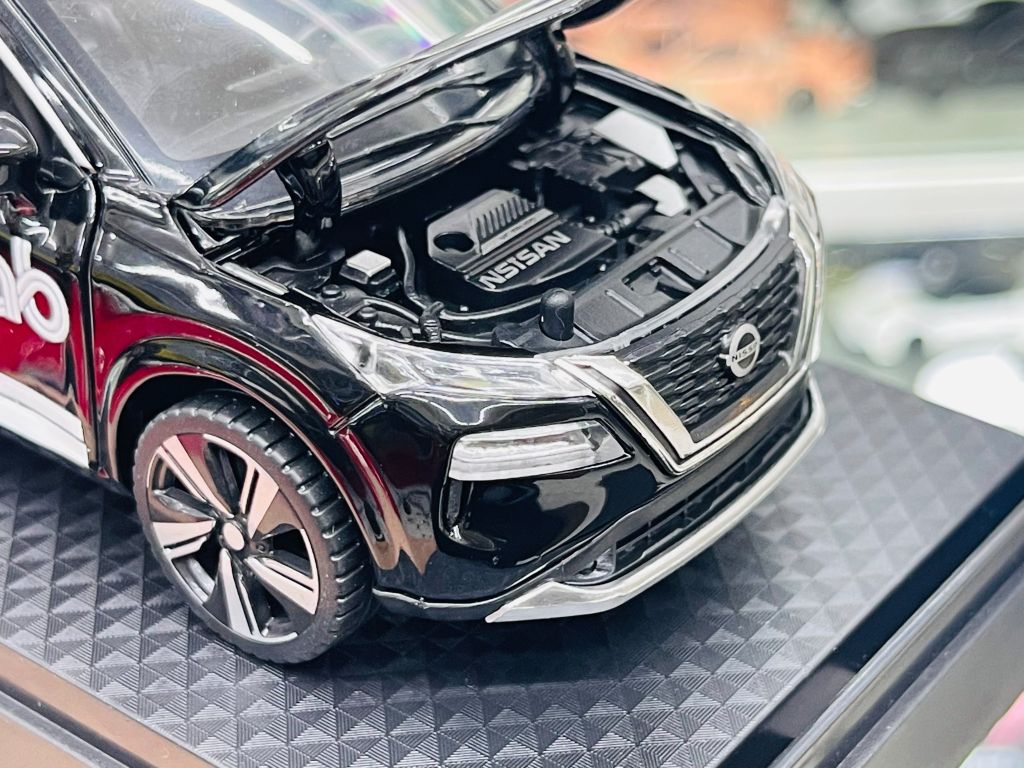 Mô hình xe độ dịch vụ taxi Grab - Black Nissan X-Trail có đế hộp mica 1:32 Alloy Autono1 OT551
