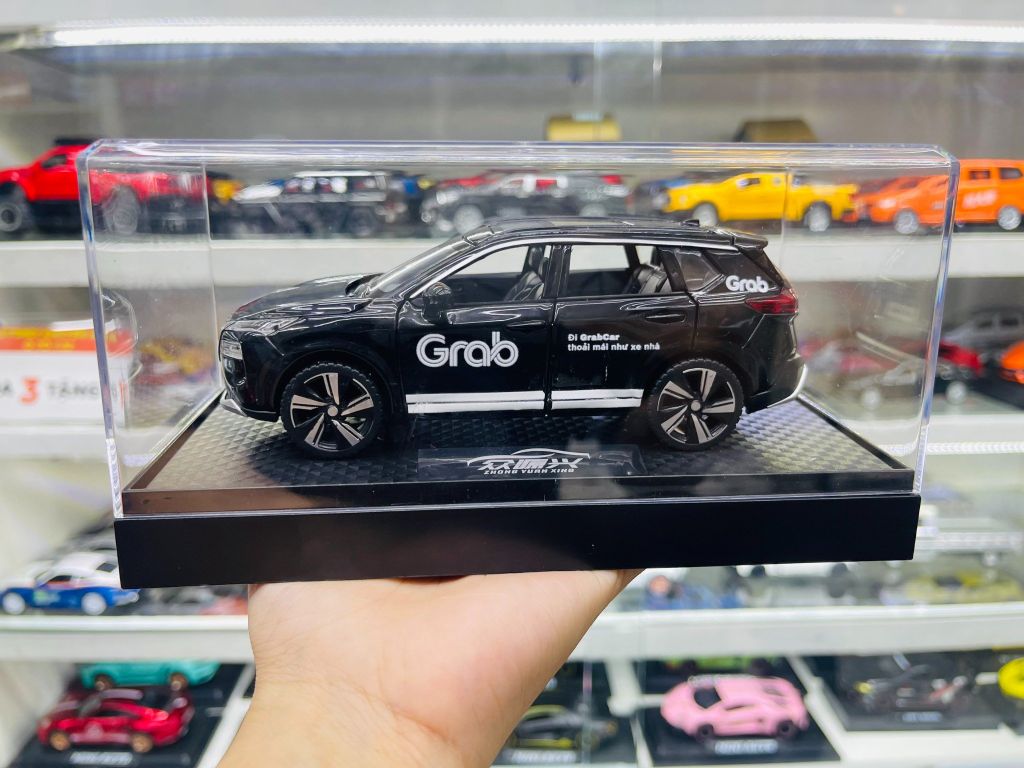 Mô hình xe độ dịch vụ taxi Grab - Black Nissan X-Trail có đế hộp mica 1:32 Alloy Autono1 OT551