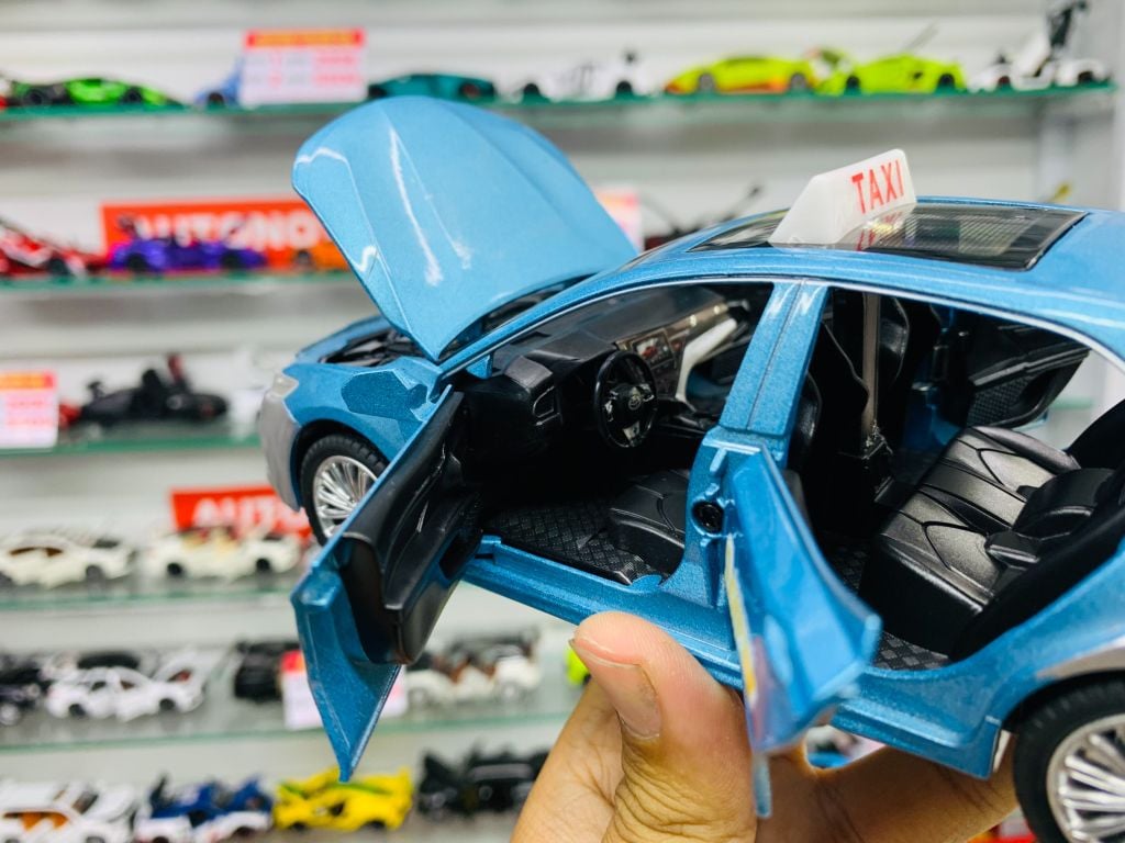 Mô hình xe độ dịch vụ taxi Toyota Camry tem xanh SM full open có âm thanh-đèn tỉ lệ 1:24 Autono1 Chezhi OT555