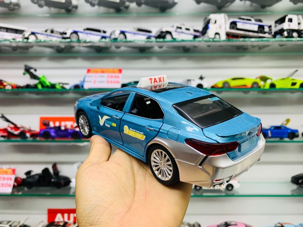 Mô hình xe độ dịch vụ taxi Toyota Camry tem xanh SM full open có âm thanh-đèn tỉ lệ 1:24 Autono1 Chezhi OT555