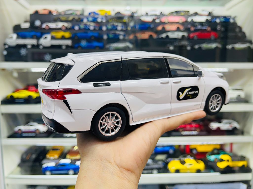 Mô hình xe độ dịch vụ taxi Toyota Sienna Mpv tem Xanh SM Trắng 1:24 Hengteng Model Autono1 OT562