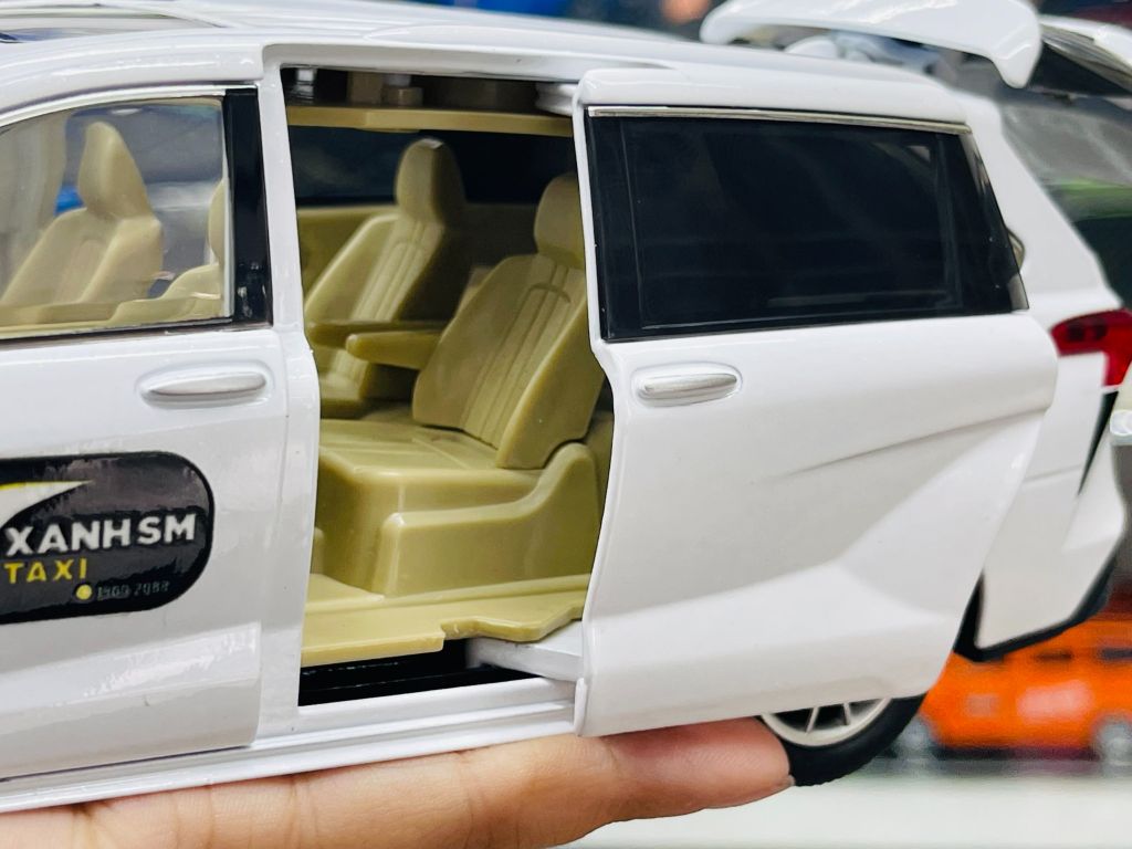 Mô hình xe độ dịch vụ taxi Toyota Sienna Mpv tem Xanh SM Trắng 1:24 Hengteng Model Autono1 OT562