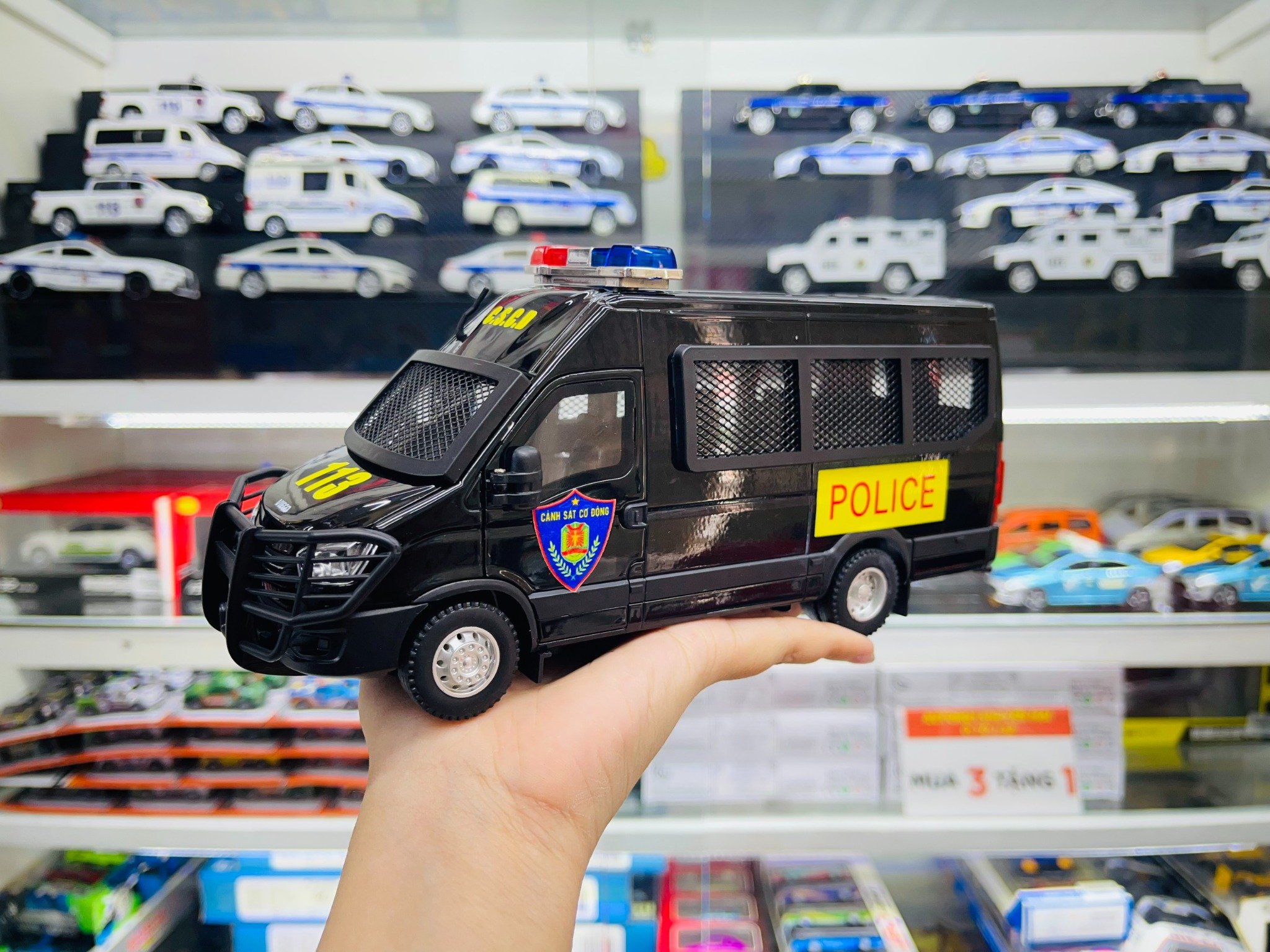  Mô hình xe ô tô độ CSCĐ 113 Vieco full open tỉ lệ 1:24 Jinlifang Autono1 màu đen OT576 
