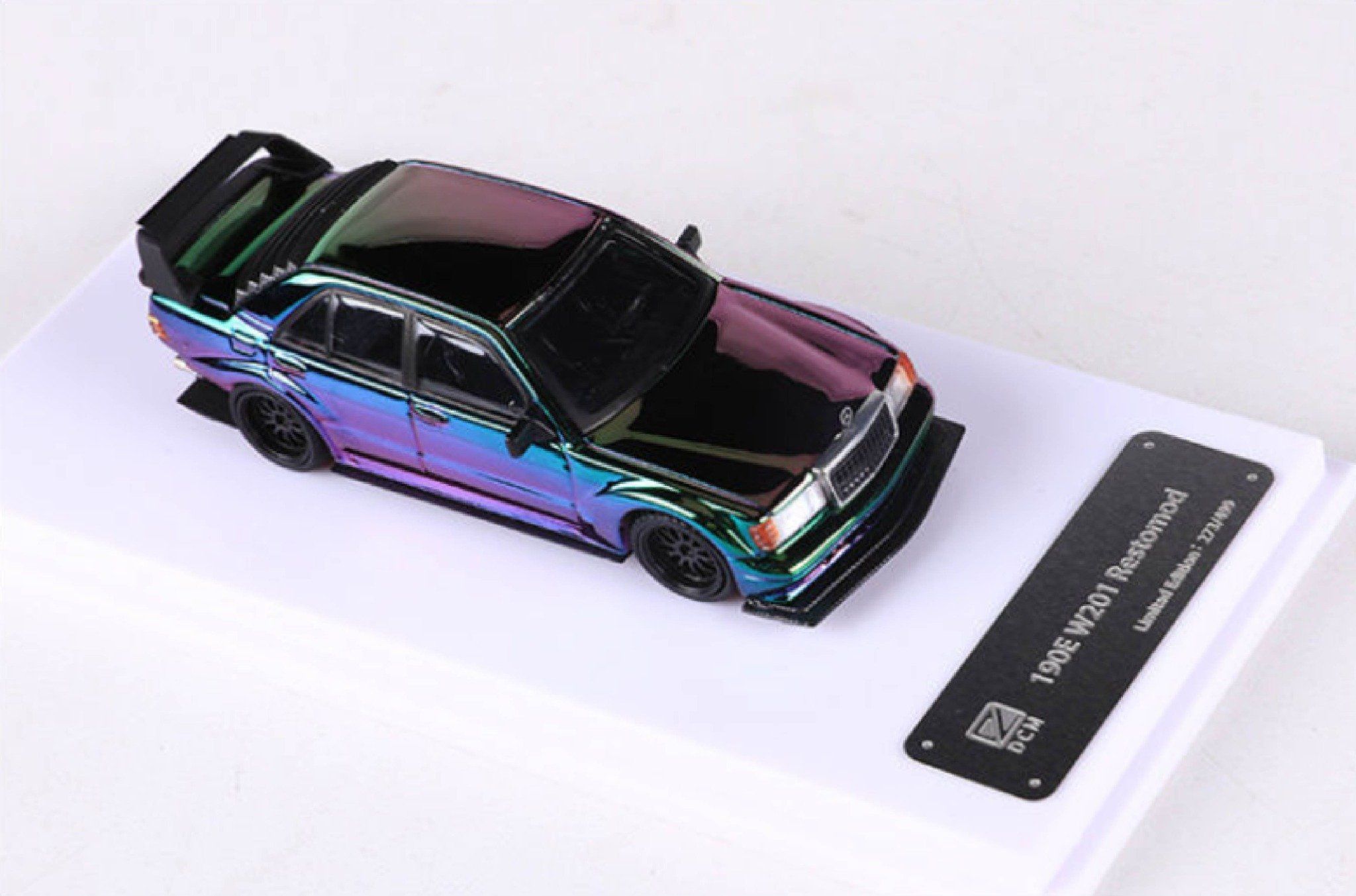  Mô hình xe Mercedes-Benz 190E W201 có hộp mica tỉ lệ 1:64 DCM OT64021 