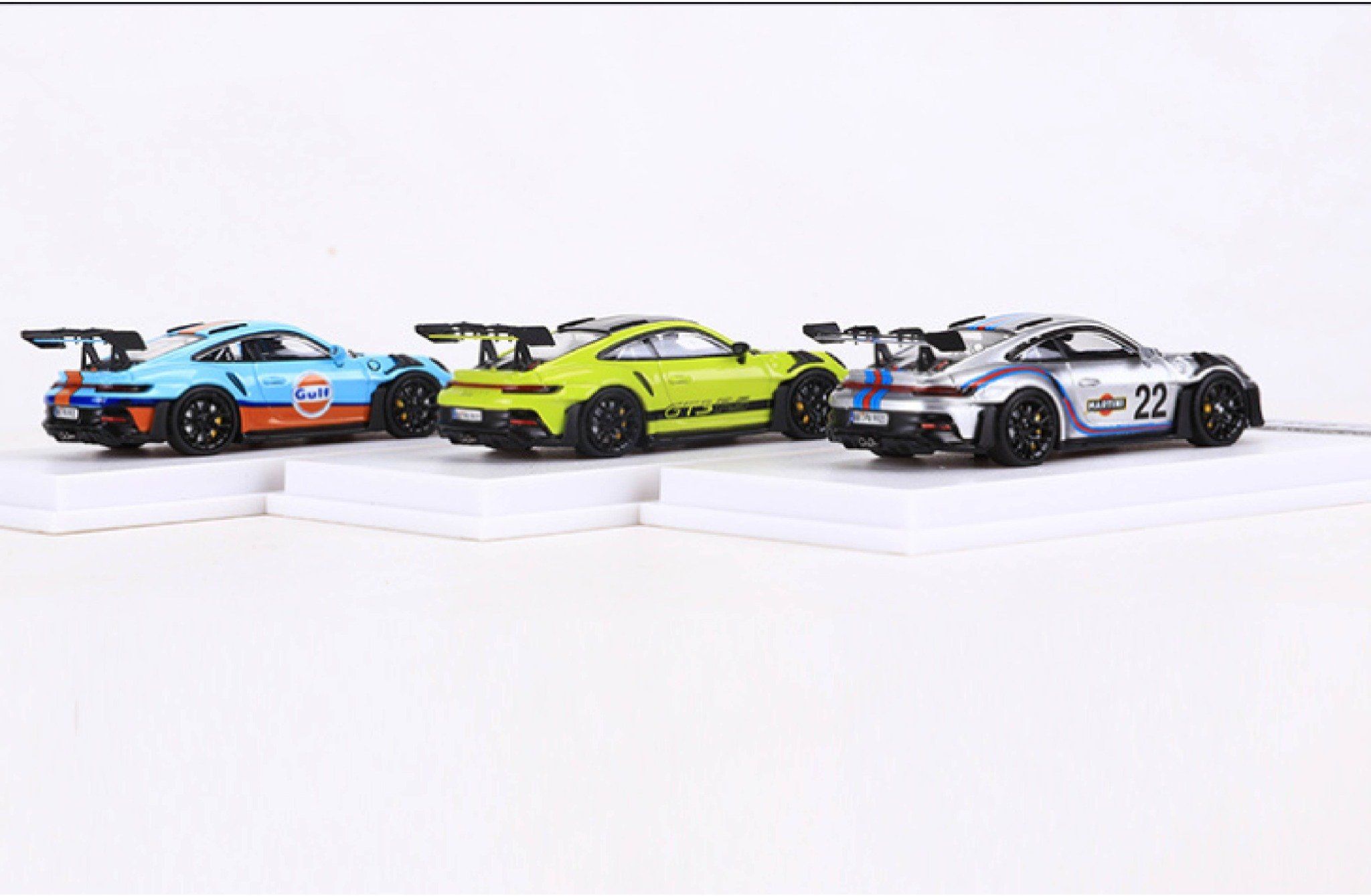  Mô hình xe Porsche 911(992) GT3 RS LMLF tỉ lệ 1:64 có đế và hộp mica LMLF OT64028 