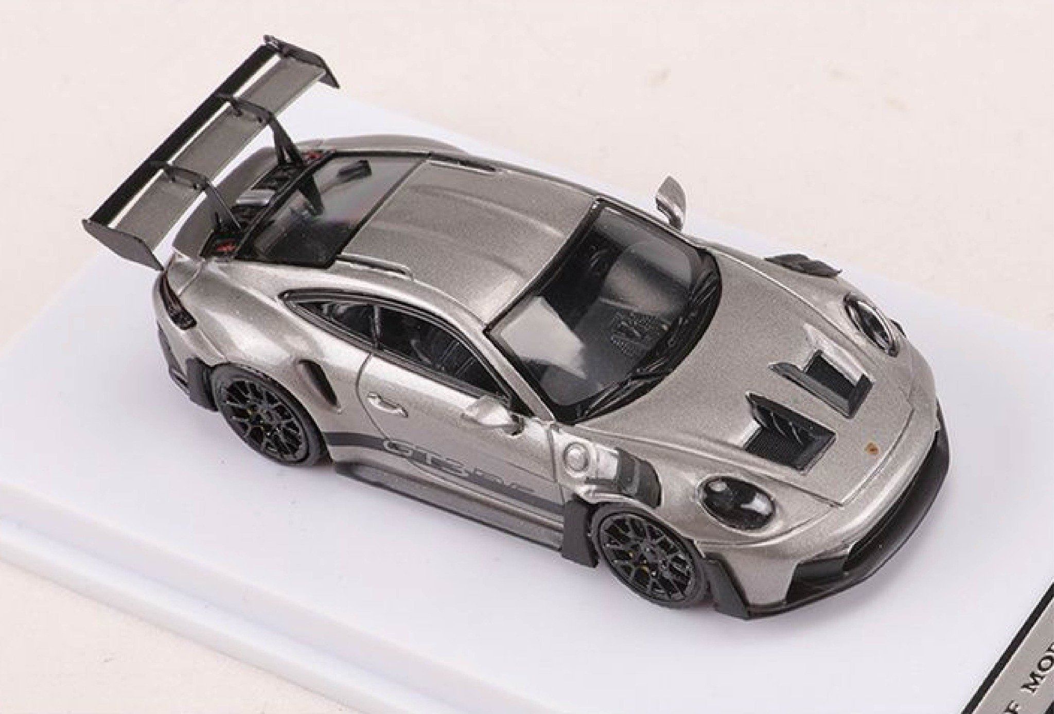  Mô hình xe Porsche 911(992) GT3 RS LMLF tỉ lệ 1:64 có đế và hộp mica LMLF OT64028 