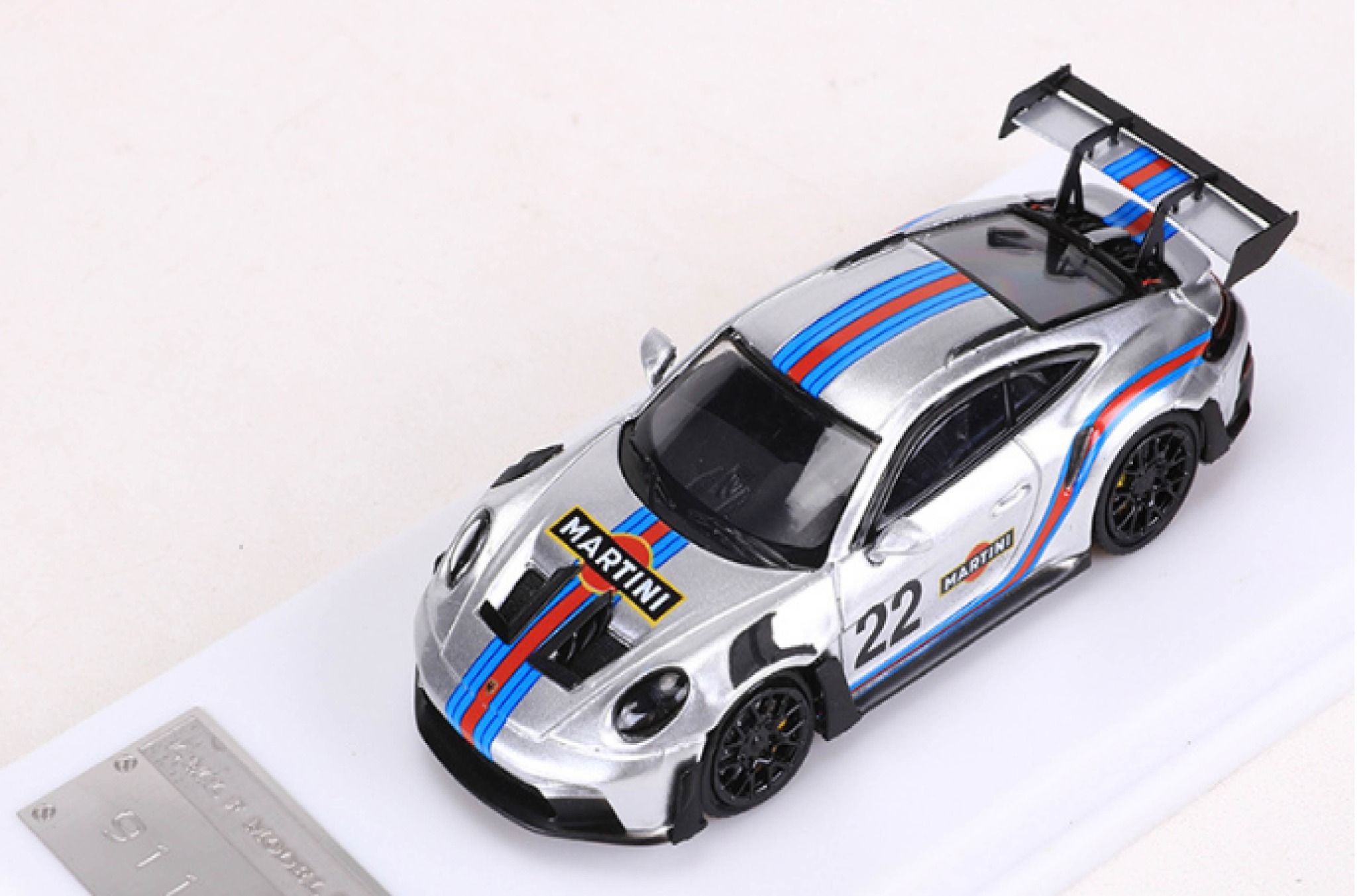  Mô hình xe Porsche 911(992) GT3 RS LMLF tỉ lệ 1:64 có đế và hộp mica LMLF OT64028 