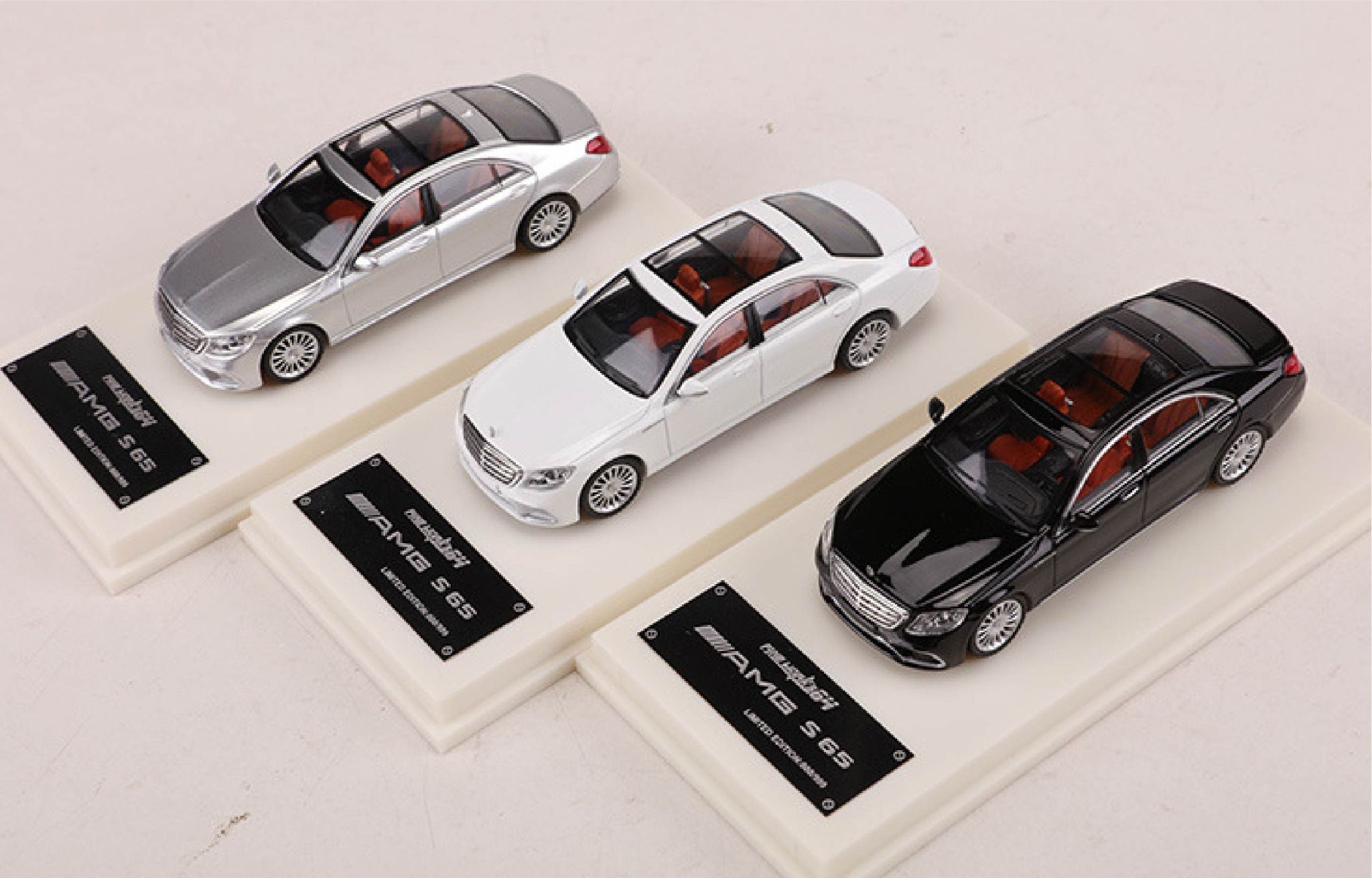  Mô hình xe Mercedes-Benz S65 AMG W222 tỉ lệ 1:64 có đế và hộp mica FineWorks64 Model OT64043 