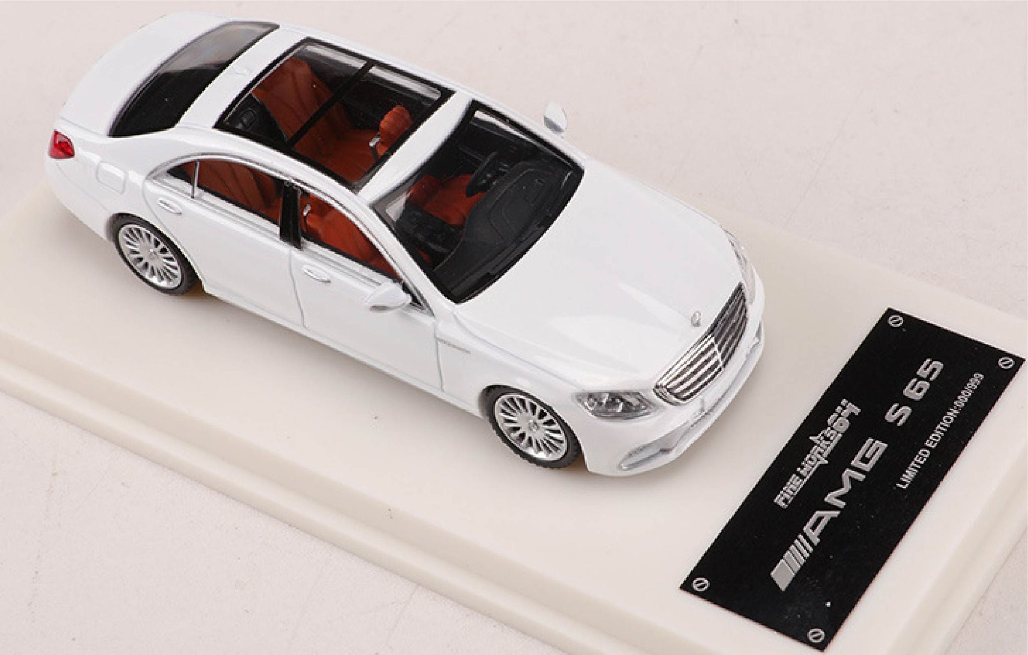  Mô hình xe Mercedes-Benz S65 AMG W222 tỉ lệ 1:64 có đế và hộp mica FineWorks64 Model OT64043 