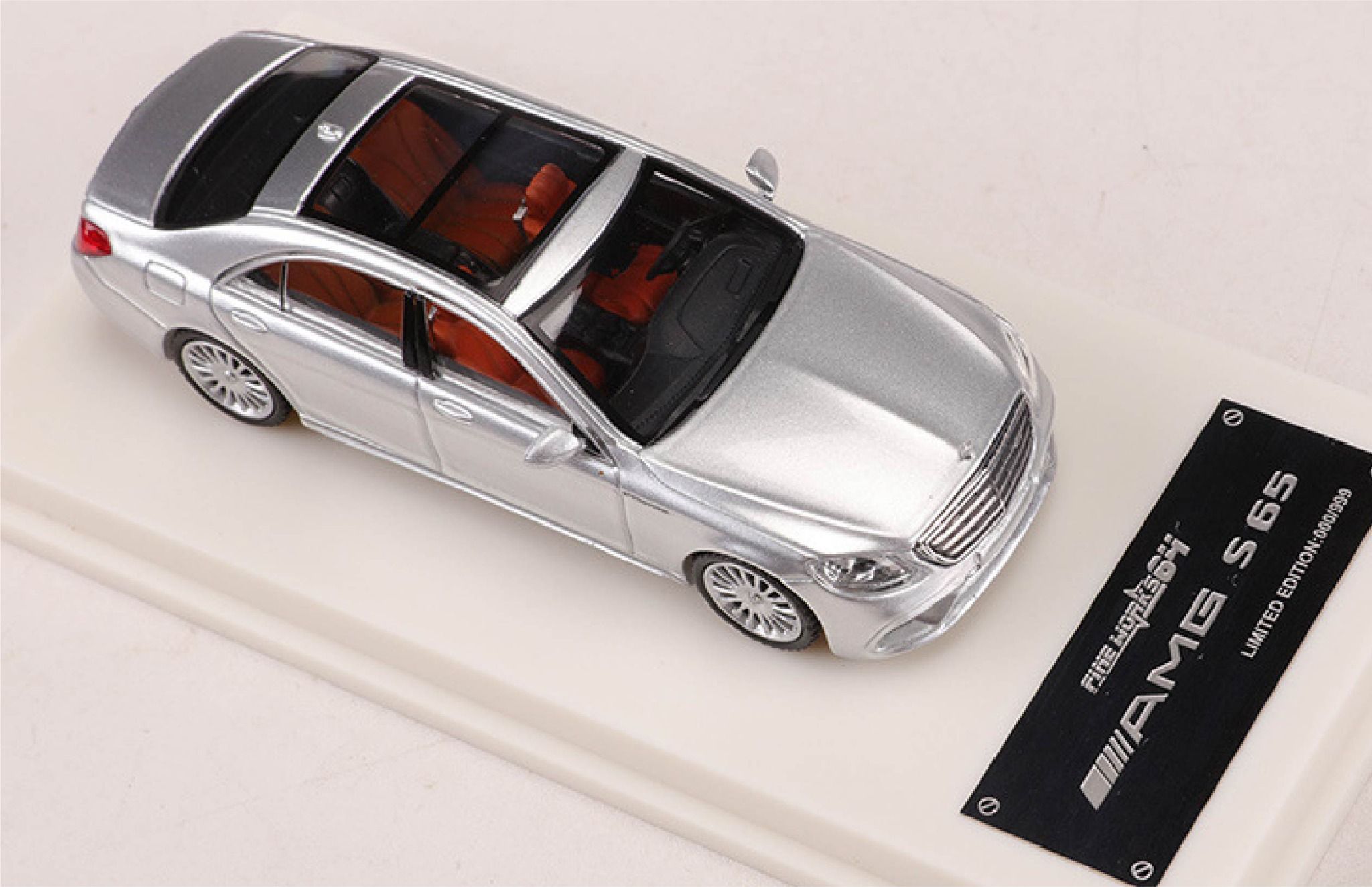  Mô hình xe Mercedes-Benz S65 AMG W222 tỉ lệ 1:64 có đế và hộp mica FineWorks64 Model OT64043 