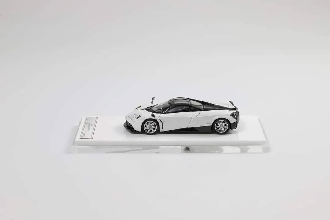  Mô hình xe Pagani Huarya Coupe 2014 tỉ lệ 1:64 HKM OT64114 